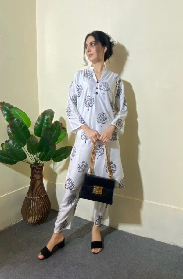 Tree Design Women's Stitched Arabic Lawn Printed Suit - Image 4