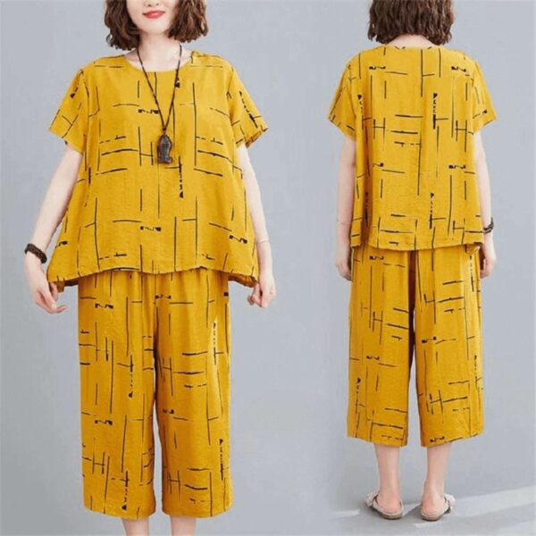 Women's Half Sleeves Two Piece Capri Set - Image 2