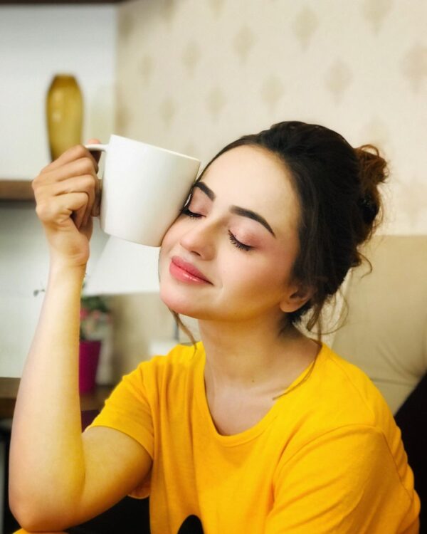 YELLOW SMILE - HALF SLEEVES - Image 5