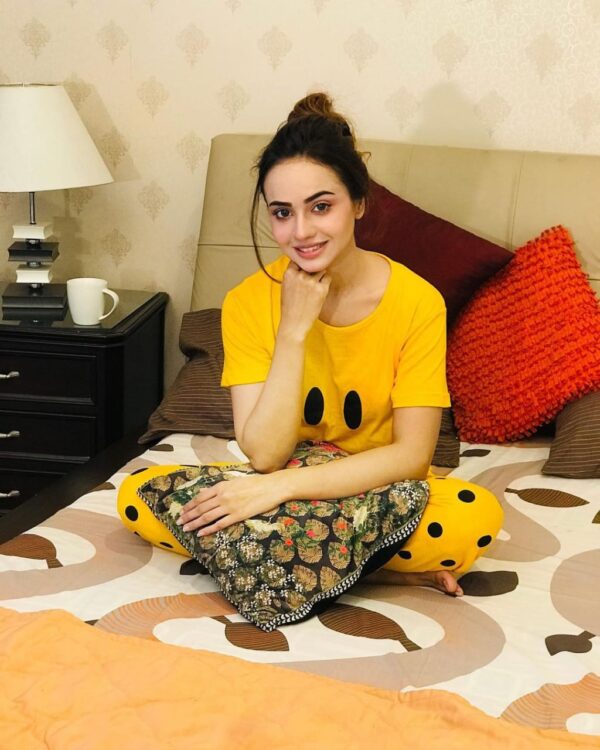 YELLOW SMILE - HALF SLEEVES